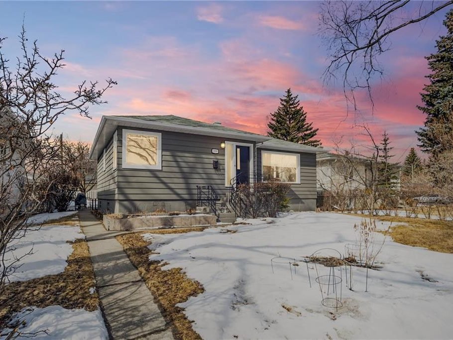Older bungalow home in Banff Trail